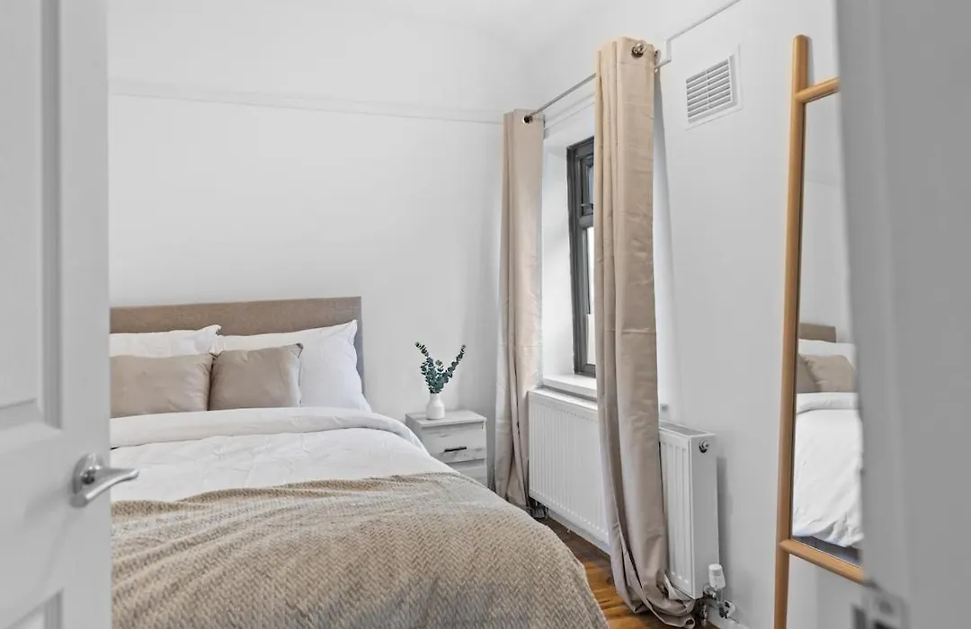 Large 4 Bed, Sleeps 10, Free Parking, M1&M69 & Leicester City, Garden, Contractors And Long Stays-1